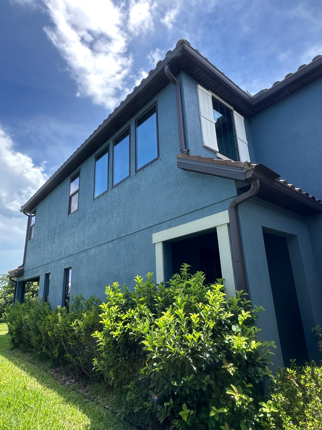 Corner detail — spotless windows and clean stucco