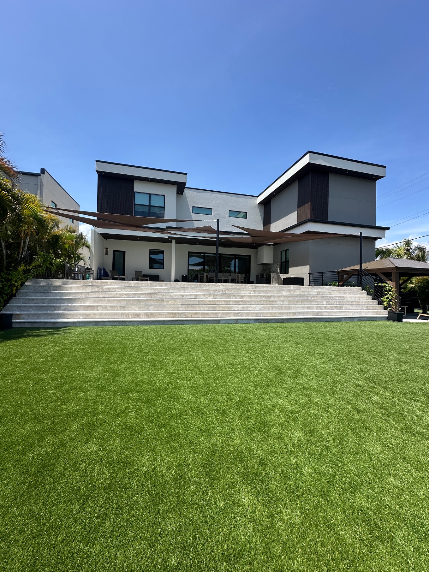 Modern Tampa Bay home — full exterior detail