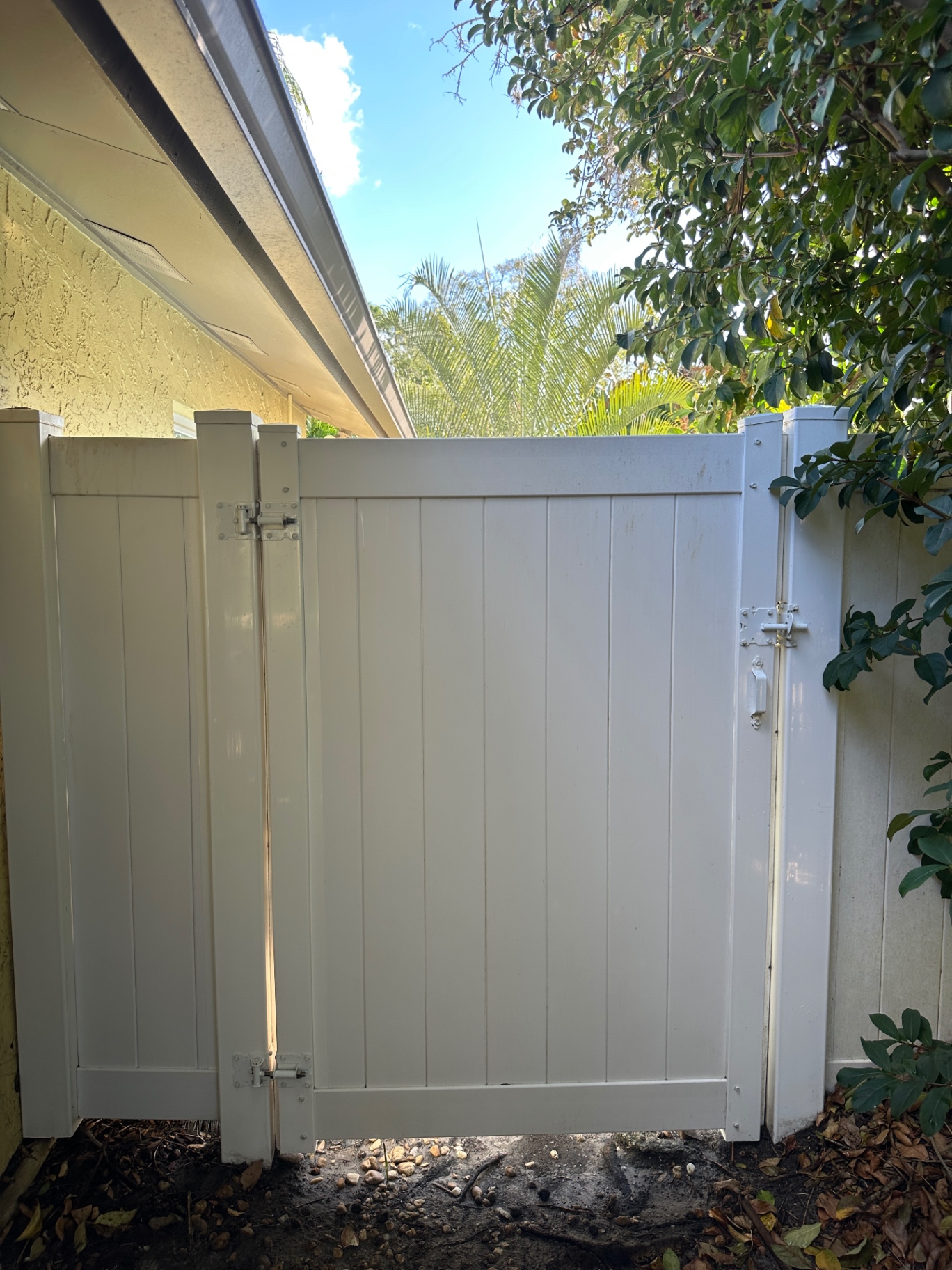 Vinyl gate — bright white after soft wash