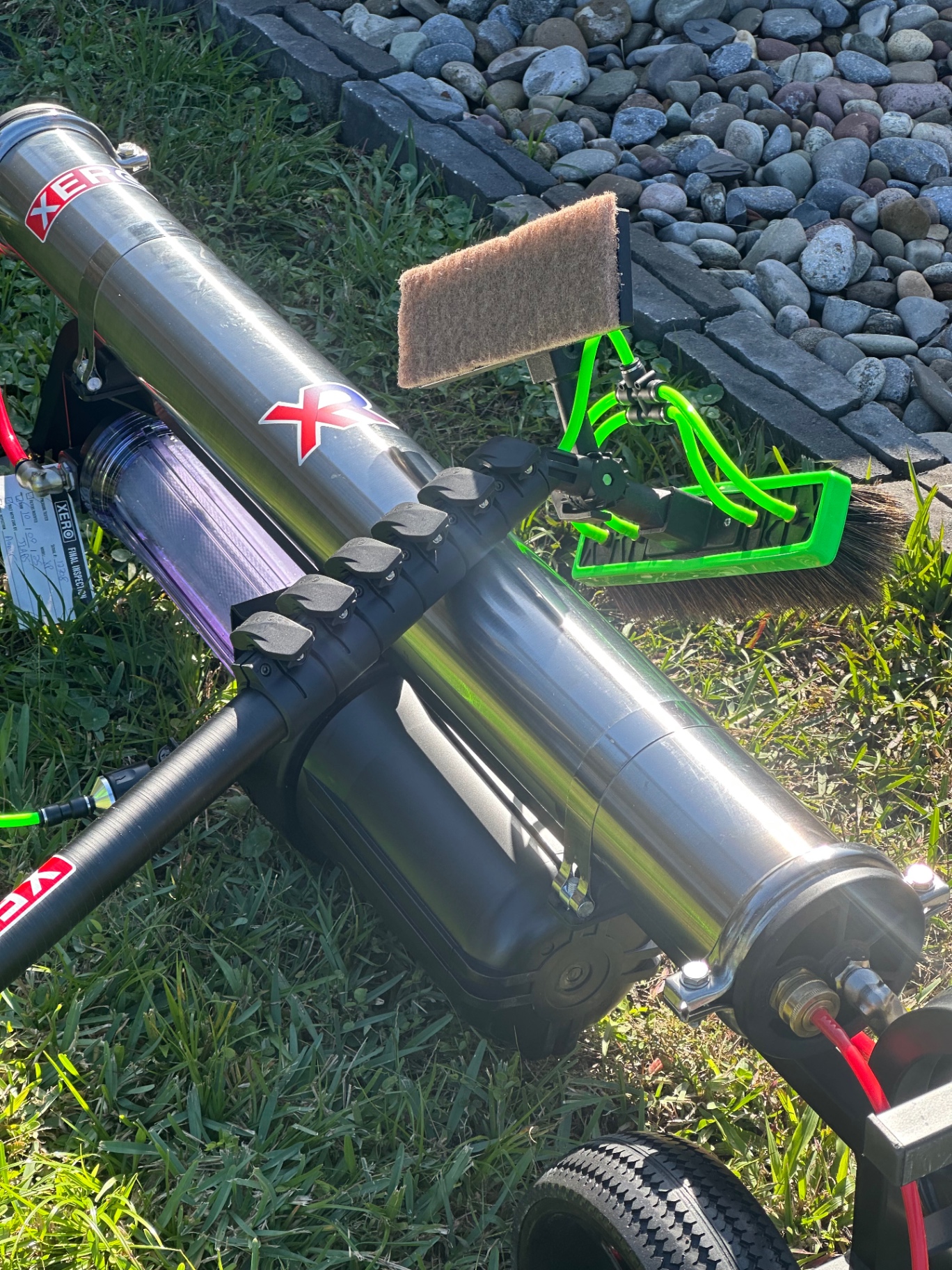 XERO water-fed pole system — pure water, zero streaks